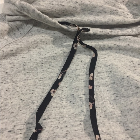 MAURICES Pretty gray top over flower print bottom - Picture 8 of 8